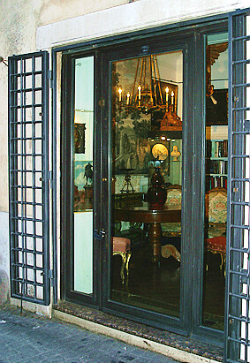 Antiques dealer shop in Via dei Coronari