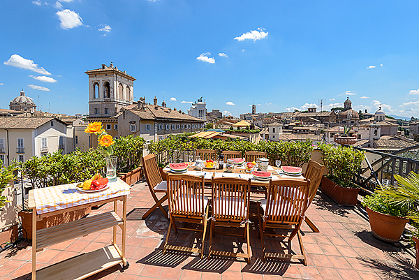 The panoramic terrace of the Turtles Dream apartment amidst Rome domes and sights