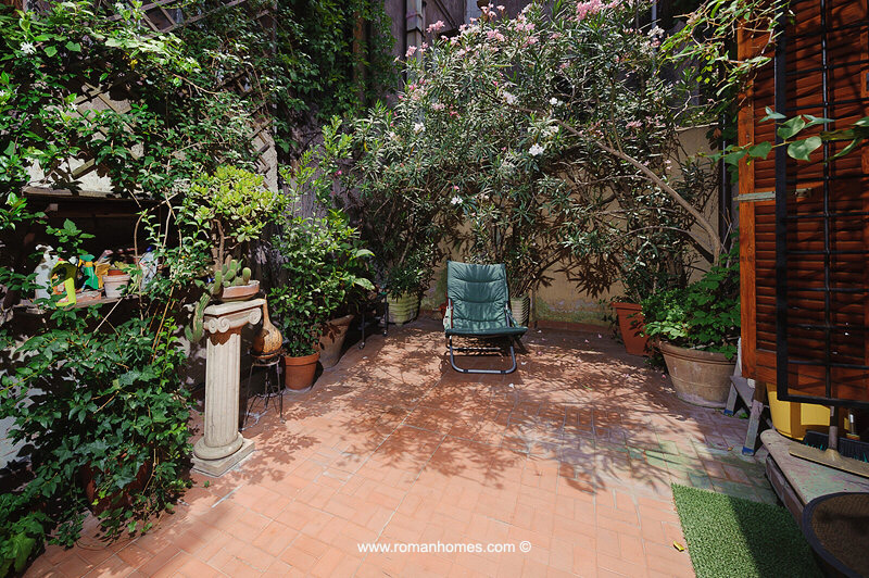 opposite view of the terrace of the Navona Signora town house