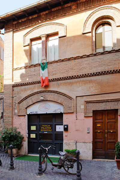 Yoga club, Via della Pelliccia Rome