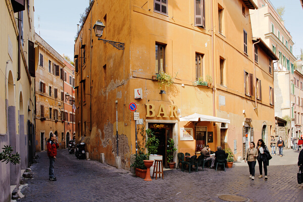 Vicolo del Cinque and Vicolo del Bologna